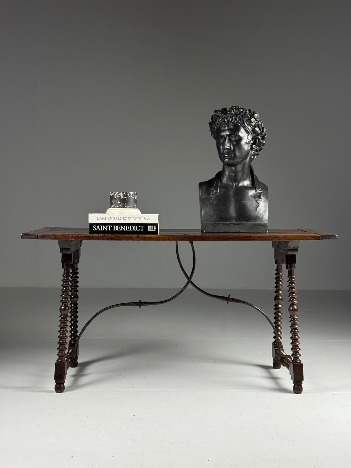 Spanish Walnut Console Table or Writing Table, 18th Century, photo 1