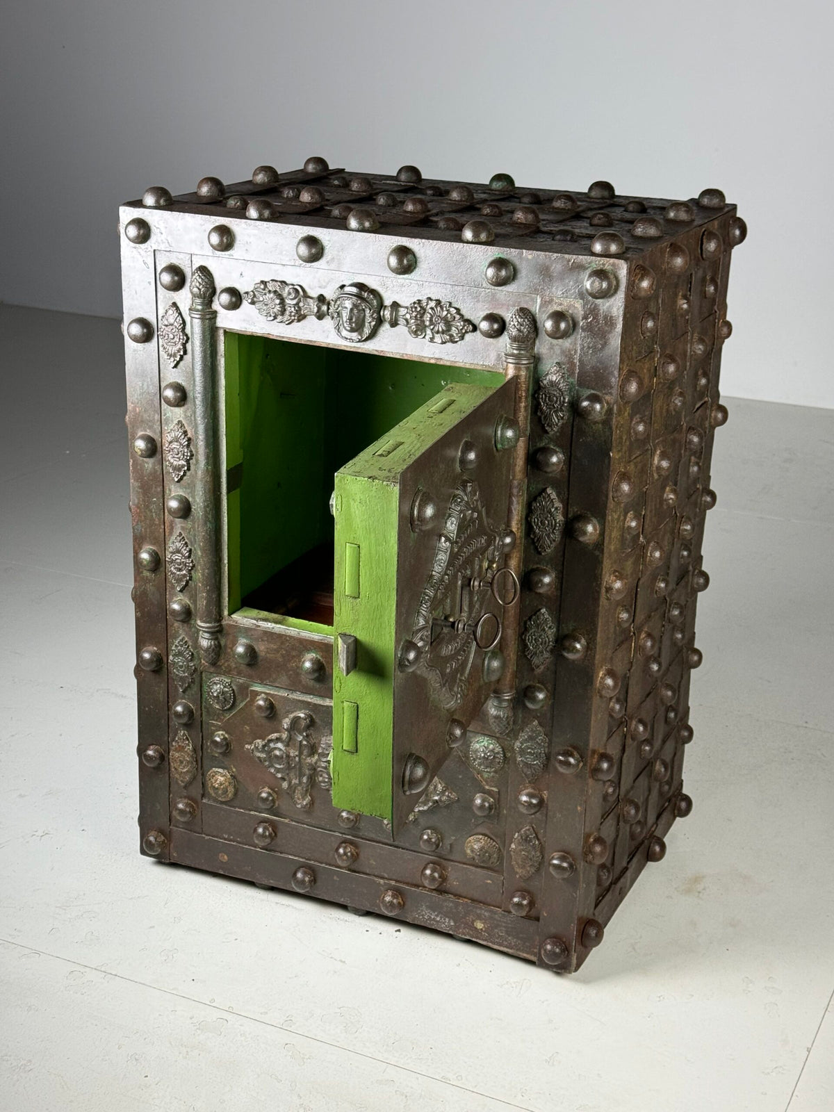 French Hobnail Safe by Magaud de Charf, Marseille, 1850 to 1890, photo 26