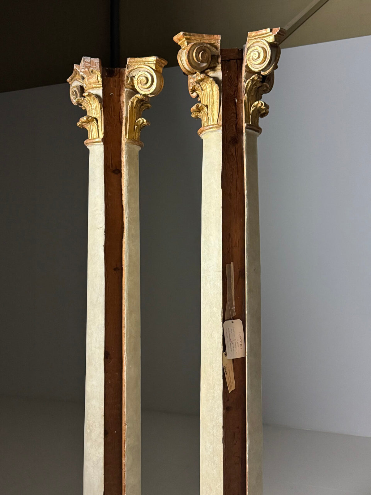 Pair of Large 18th Century Columns with Carved Gilt Capitals, photo 21
