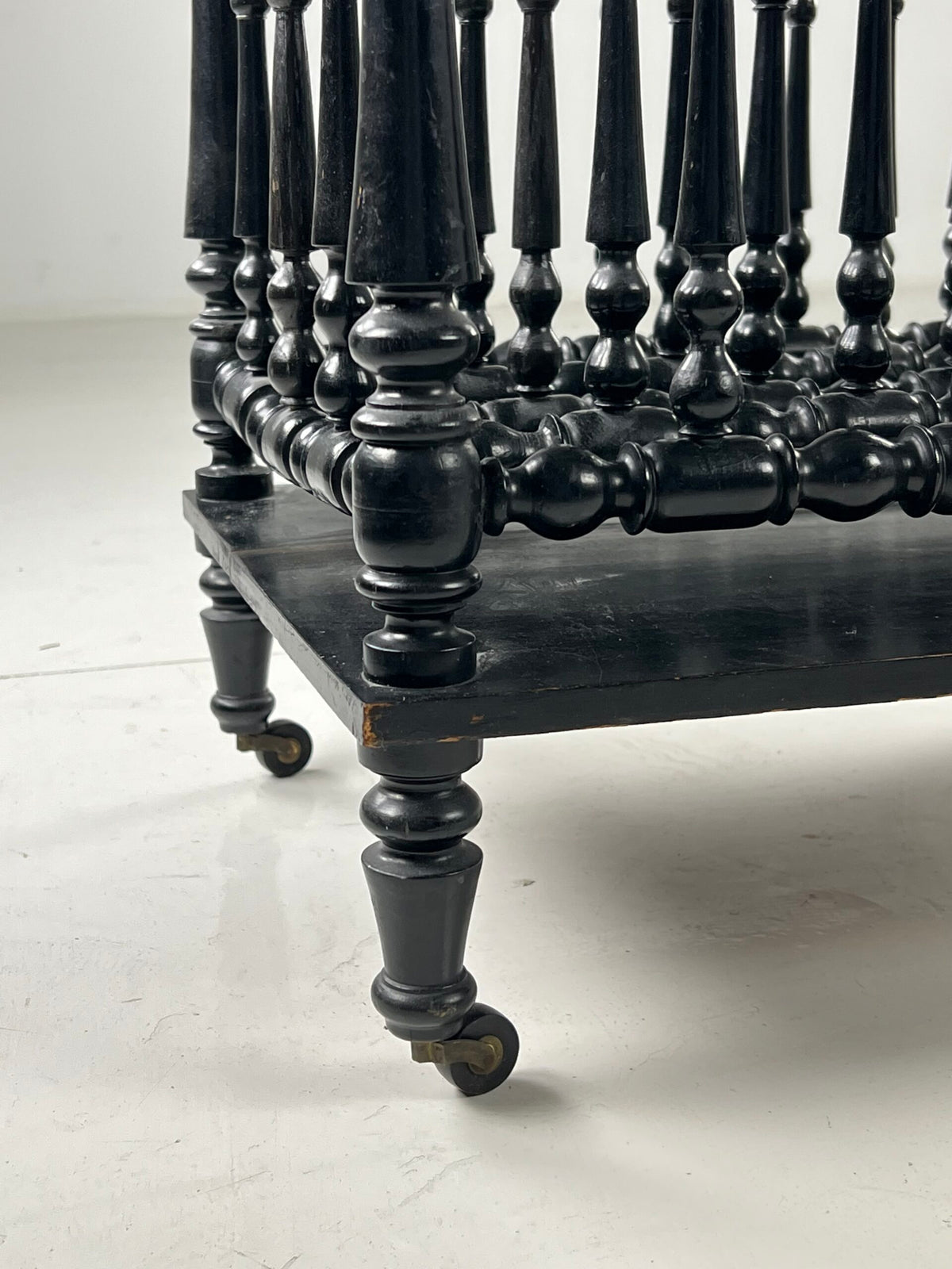 French Napoleon III Magazine Rack on Castors, 19th Century, photo 6