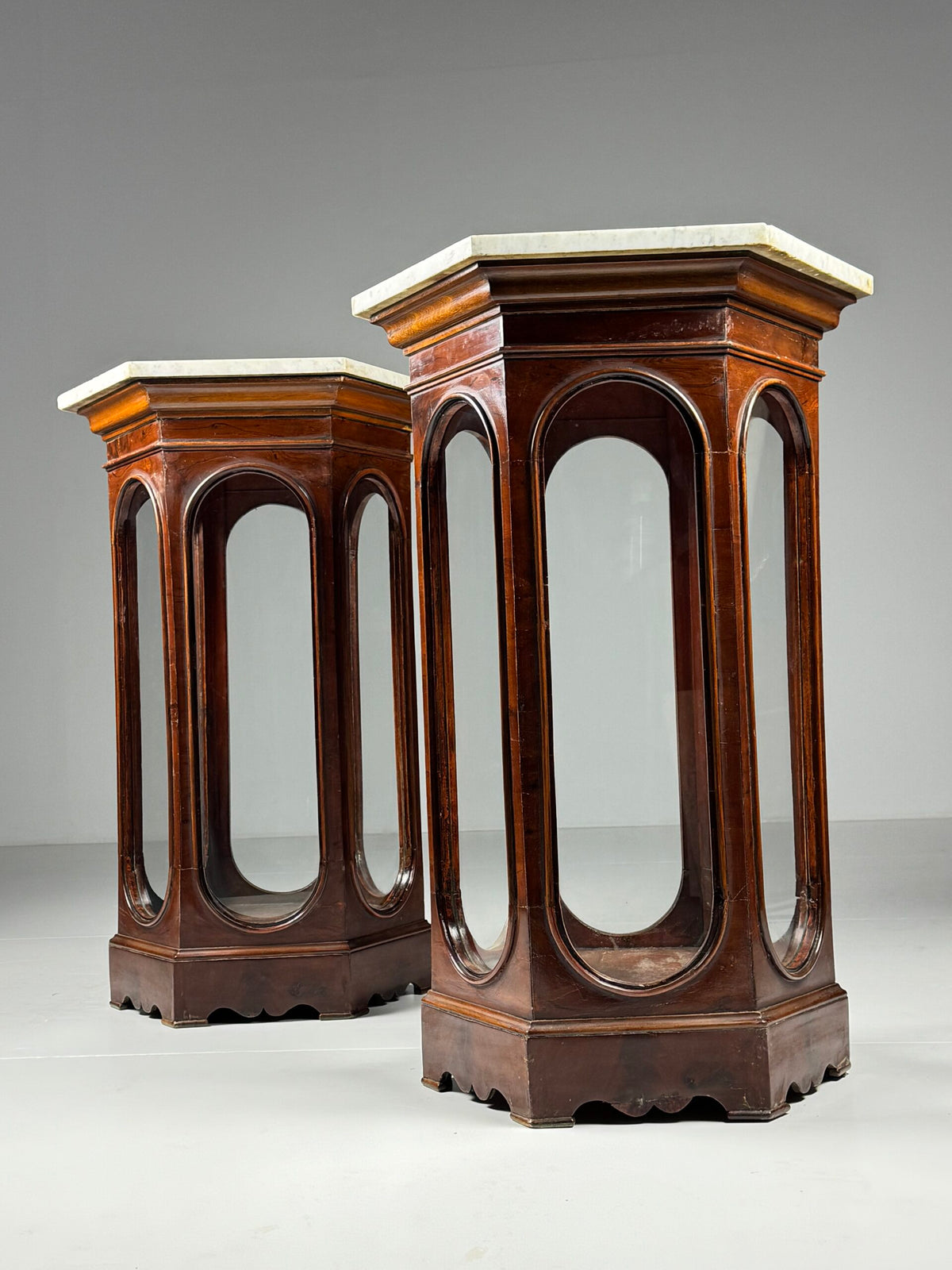 Pair of Octagonal Display Cabinets with Marble Tops, 19th Century, photo 1