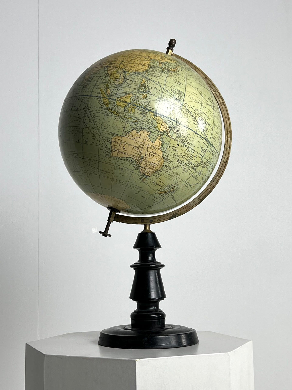 French Terrestrial Globe by G. Thomas, Paris, c. 1900, photo 1