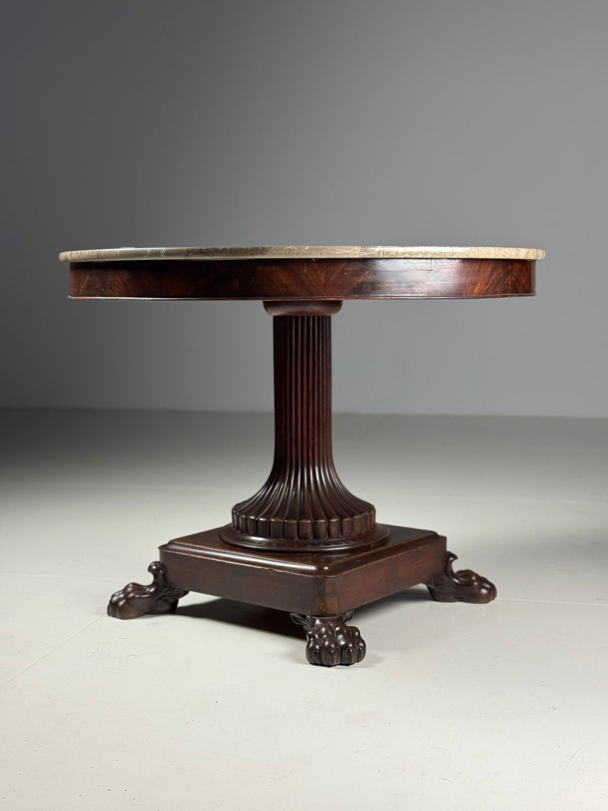 Early 19th Century French Mahogany Center Table with Claw Feet, photo 4