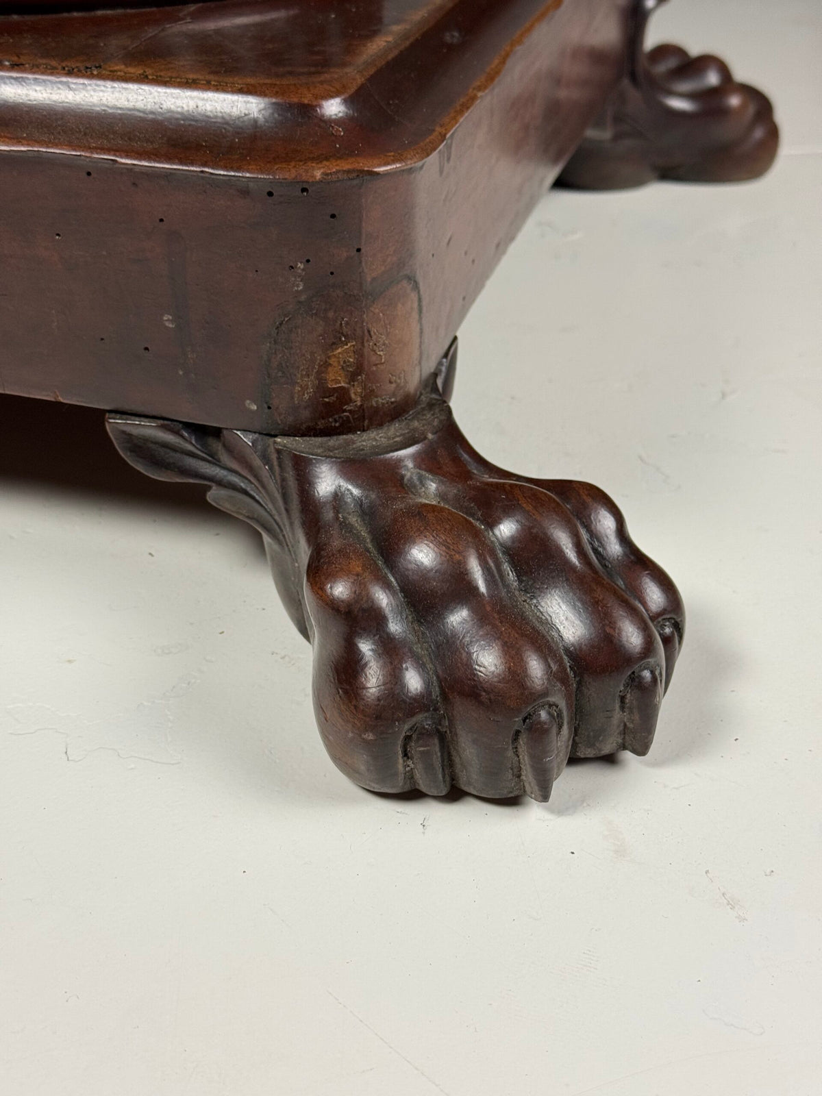 Early 19th Century French Mahogany Center Table with Claw Feet, photo 5