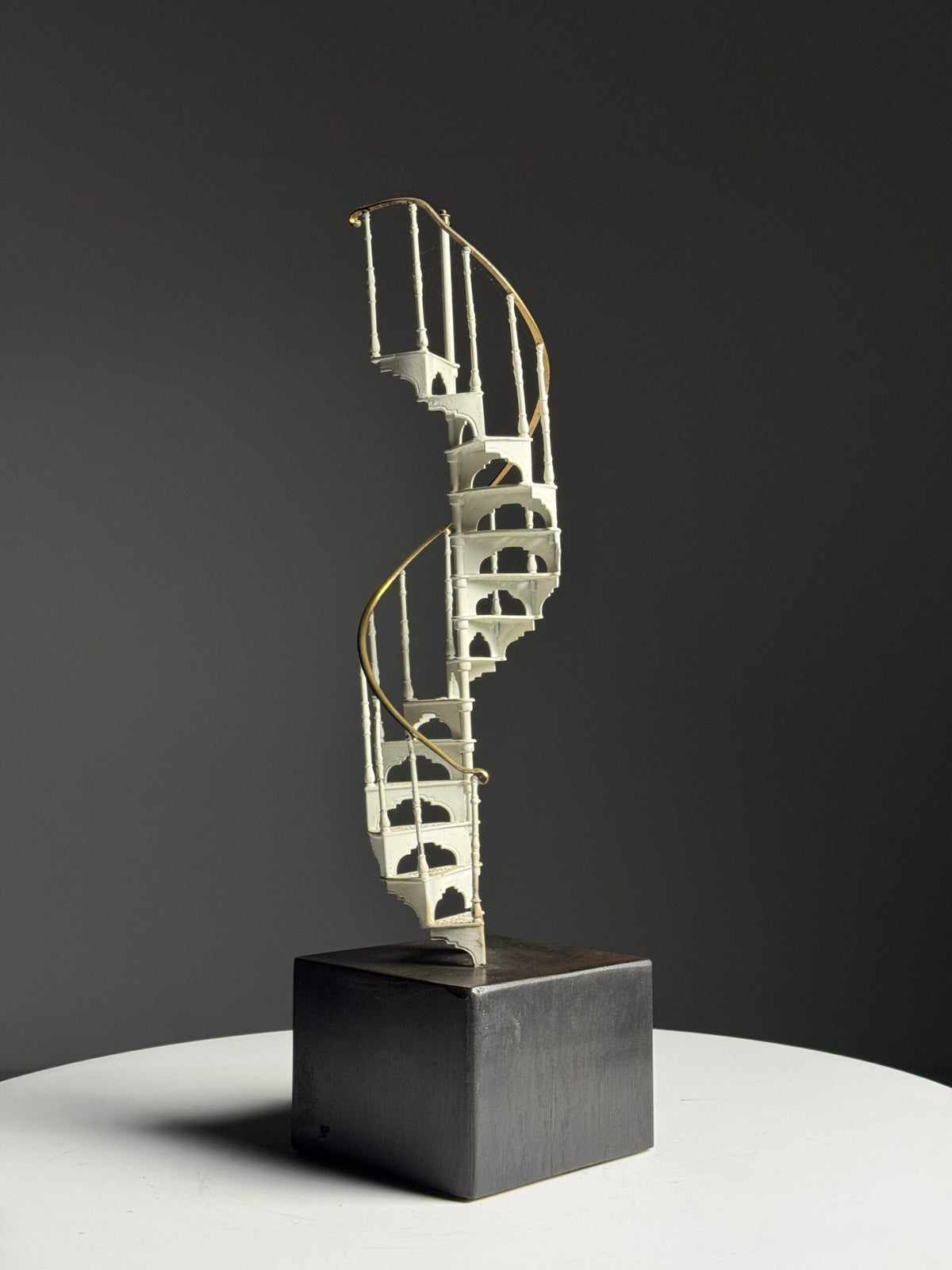 Spiral Staircase Scale Model in White Metal, photo 5