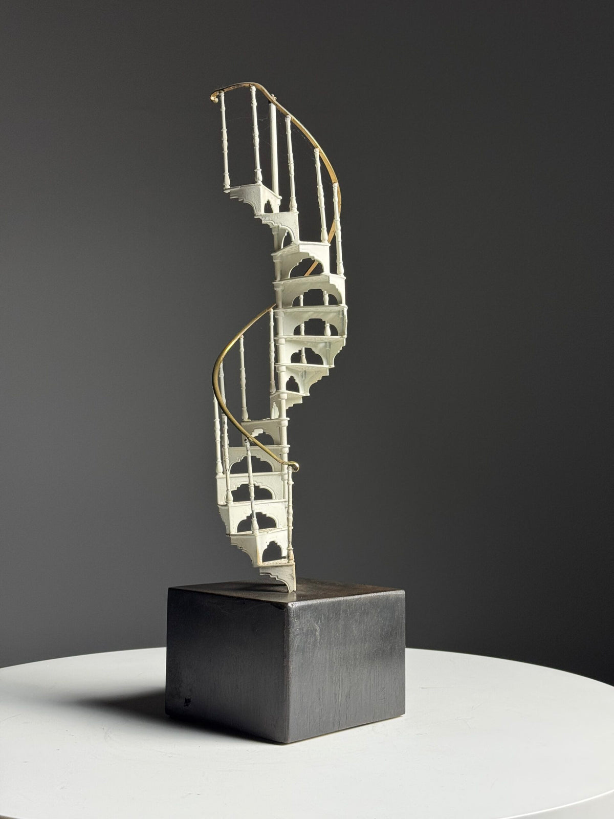Spiral Staircase Scale Model in White Metal, photo 11