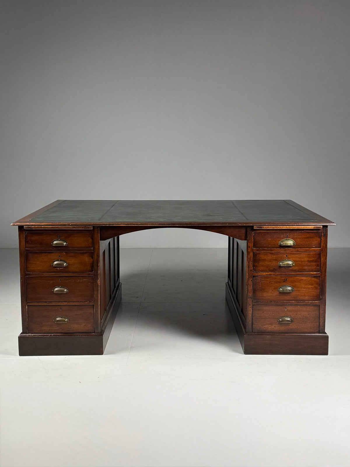 English Partner Desk with Green Leather Top, Mid 20th Century, photo 2