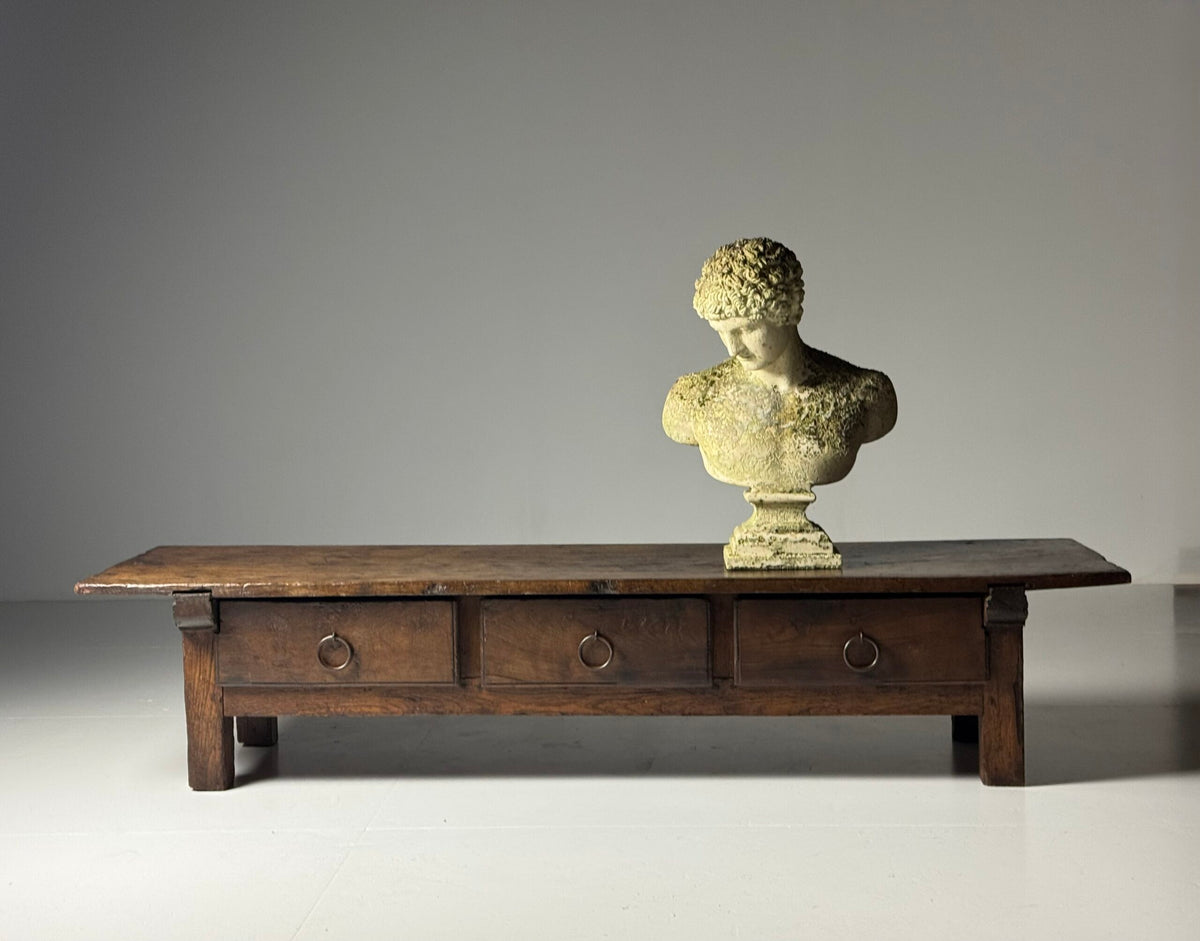 Very Long Spanish Walnut Coffee Table, 18th Century, 216 cm, photo 1