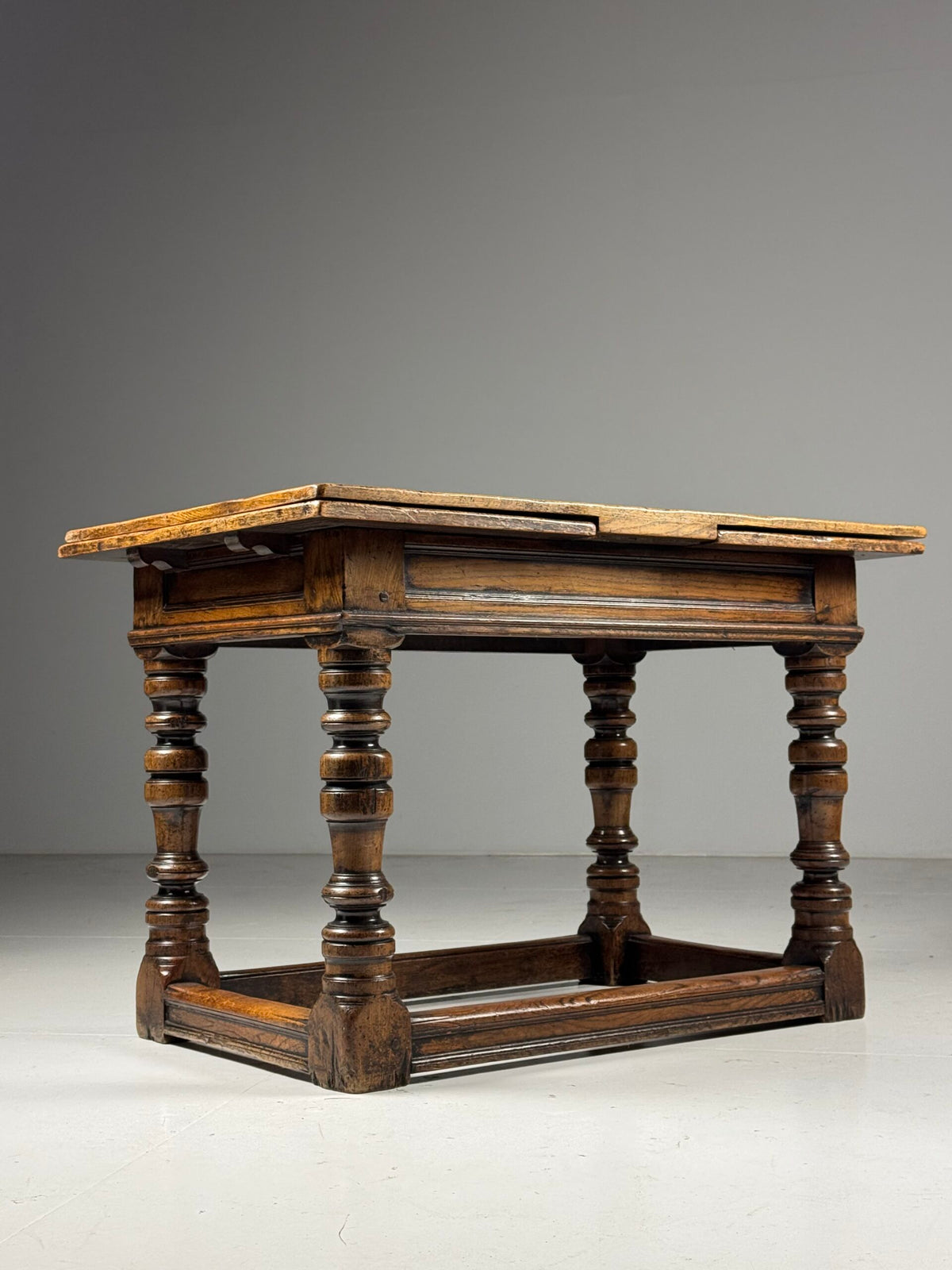 English Oak Extending Table, circa 1700, photo 2
