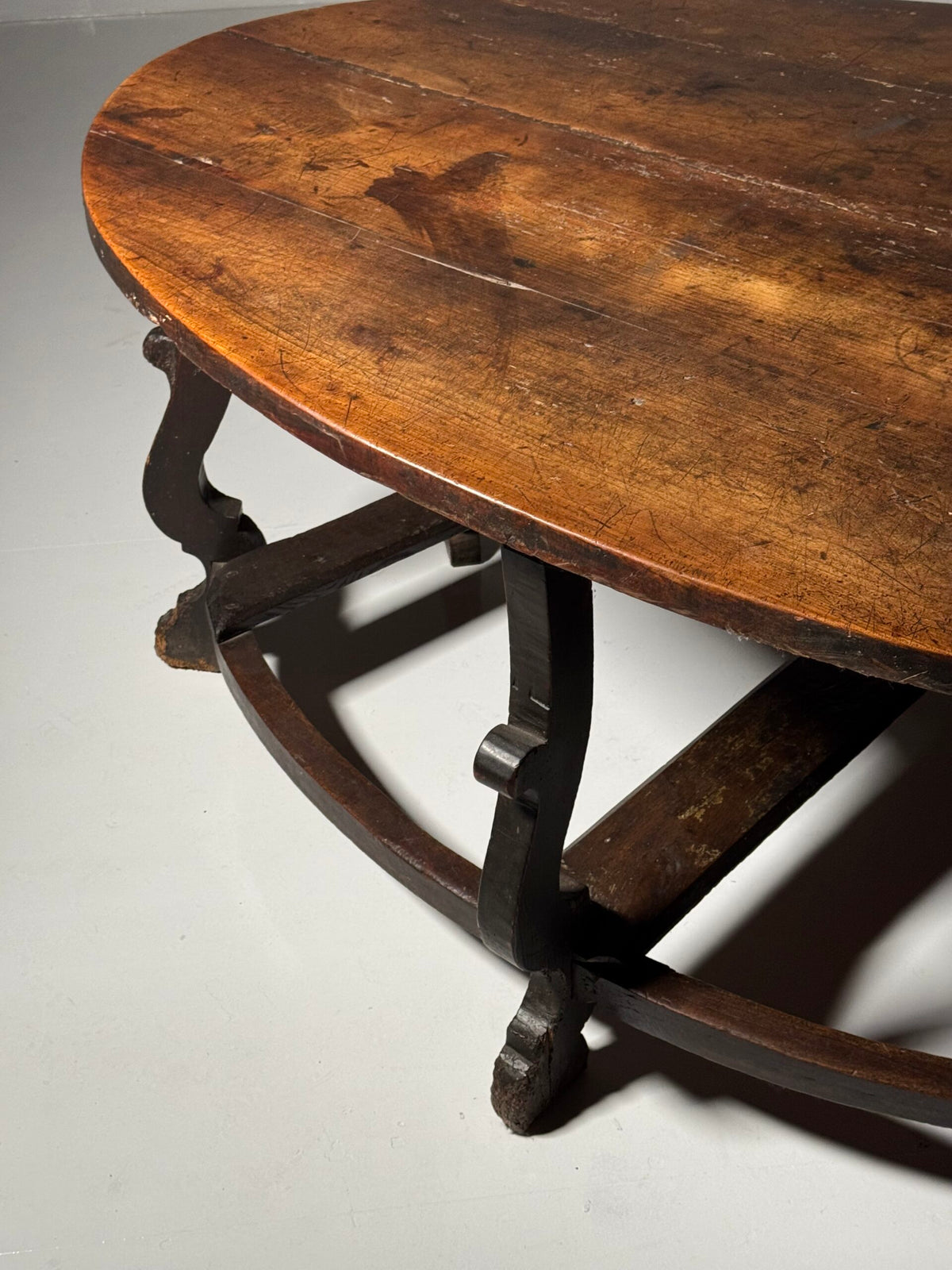 North Italian Walnut Center Table, Mid 17th Century, photo 4