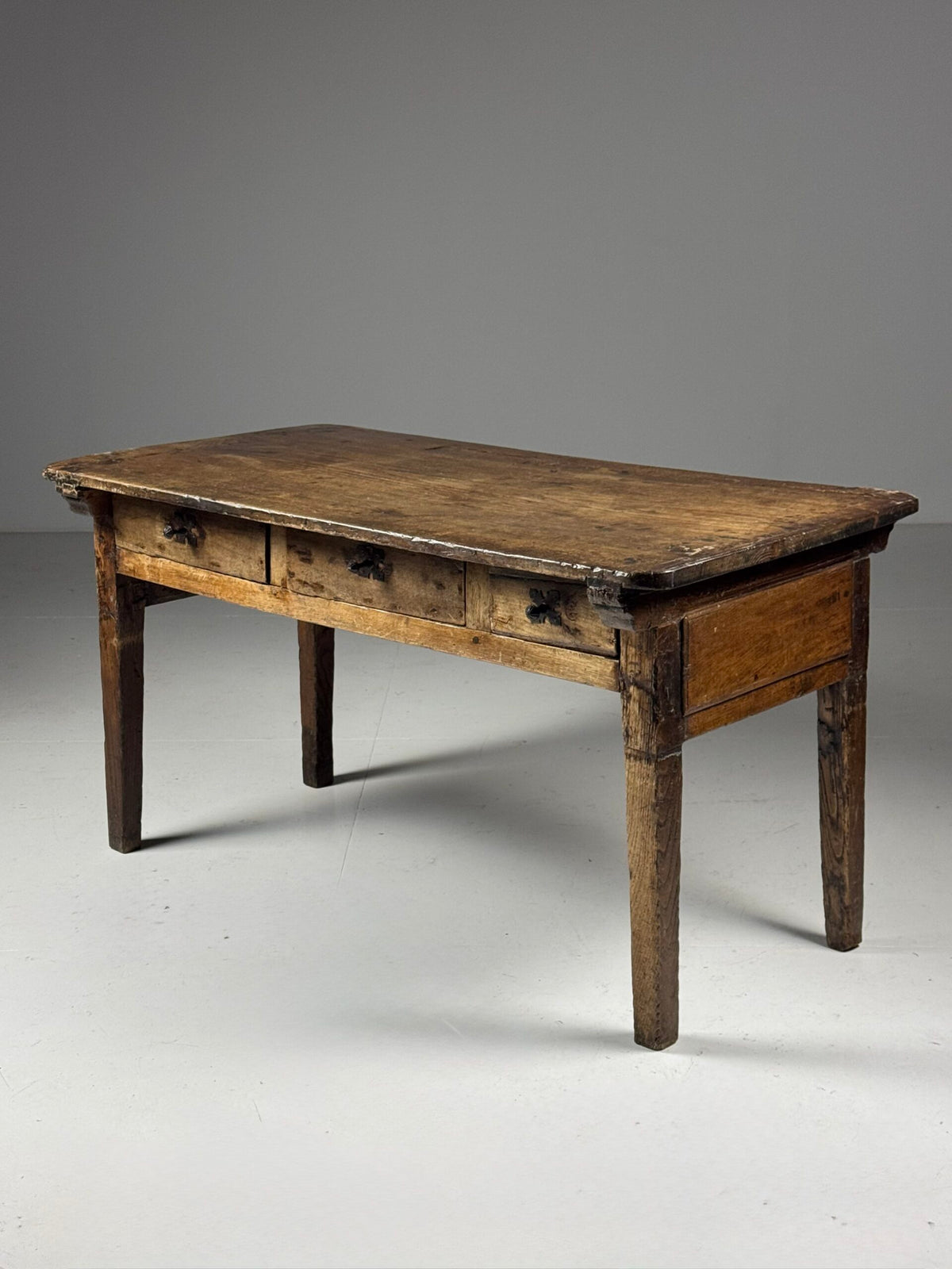 Spanish Walnut Table with Three Drawers, 18th Century, photo 1