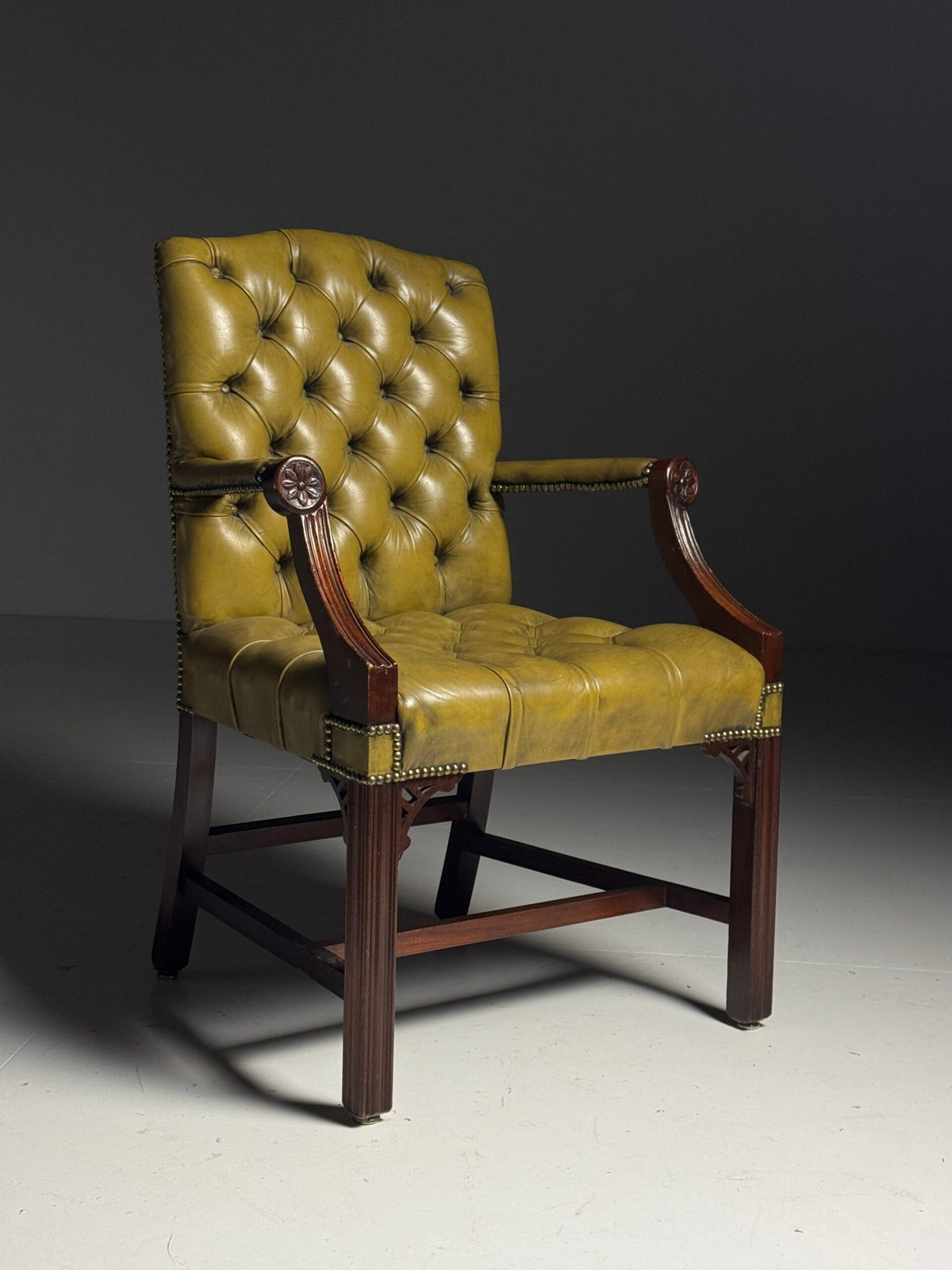 Mid 20th Century Green Leather Buttoned Desk Armchair, photo 1