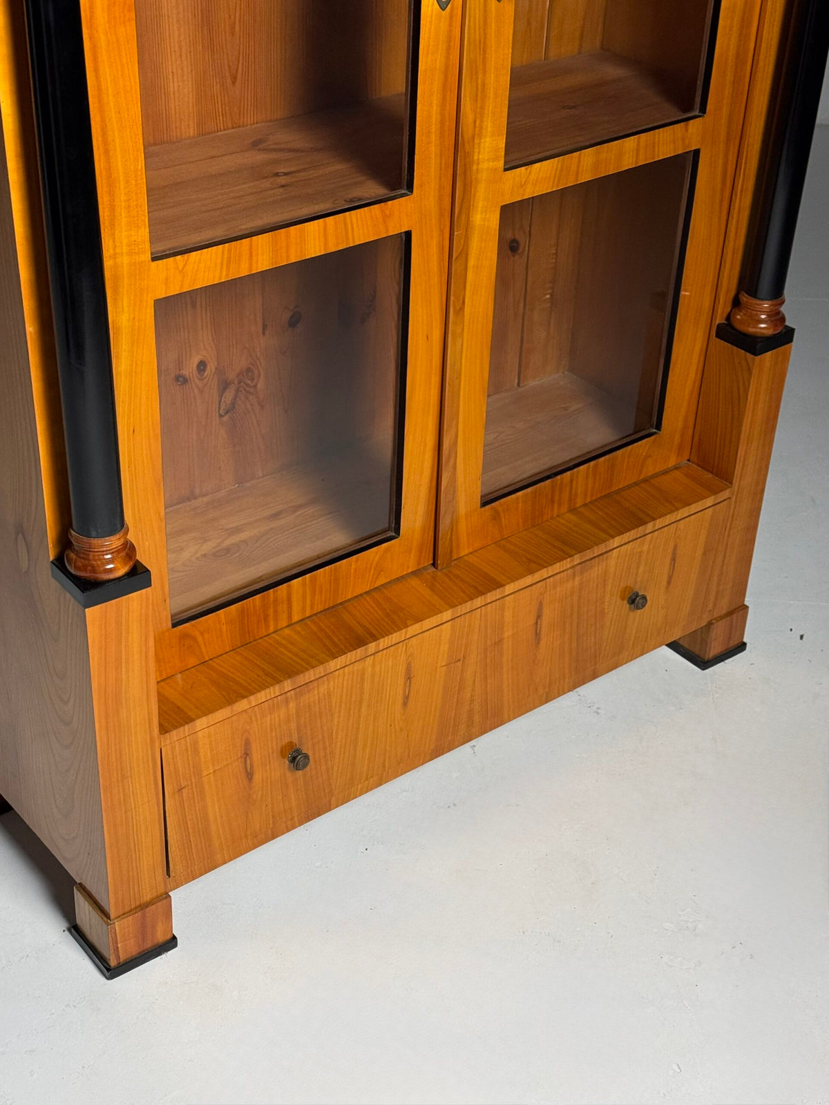German Biedermeier Display Cabinet in Cherry Veneer, 19th Century, photo 7