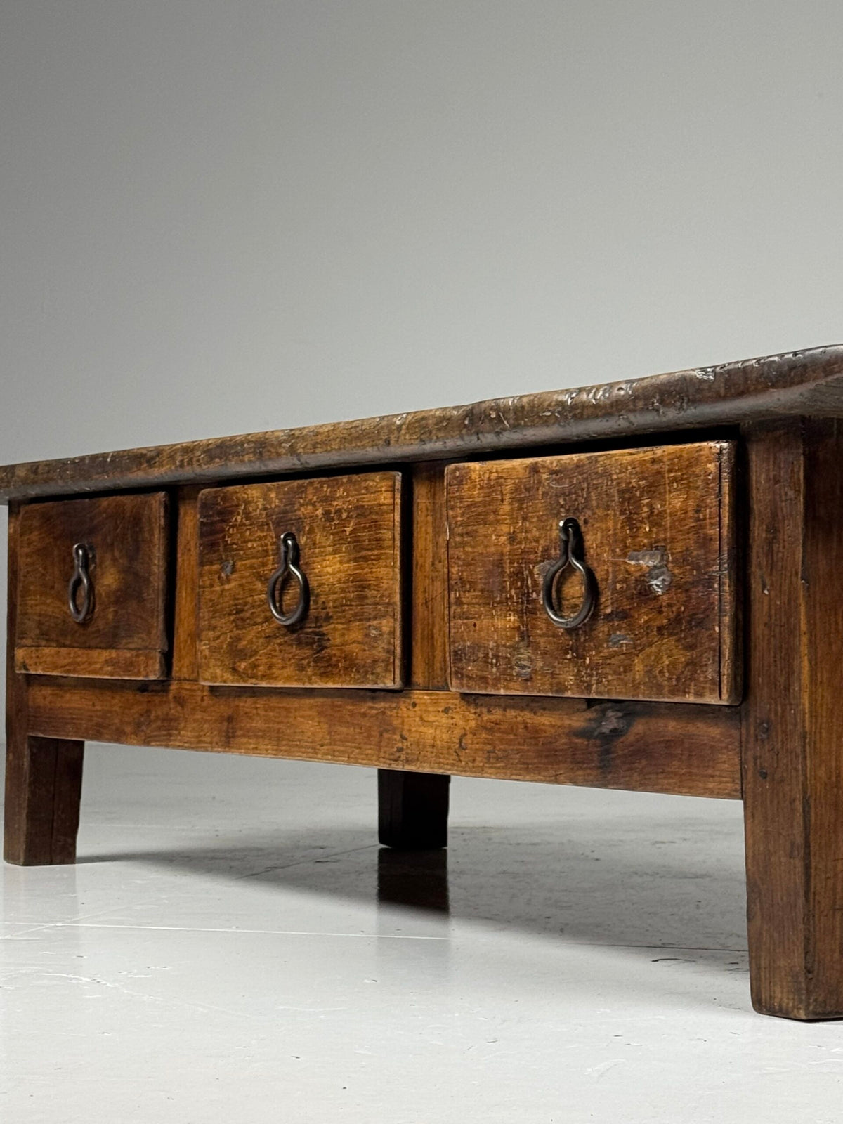 Spanish Walnut Coffee Table with Three Drawers, 18th Century, photo 1