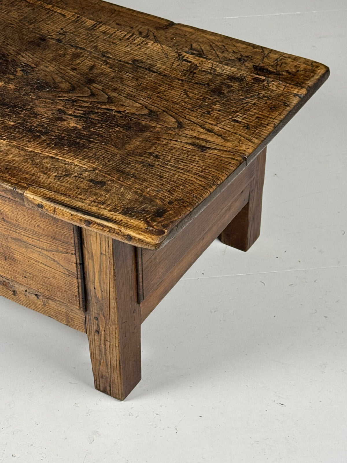 Spanish Walnut Coffee Table with Three Drawers, 18th Century, photo 2