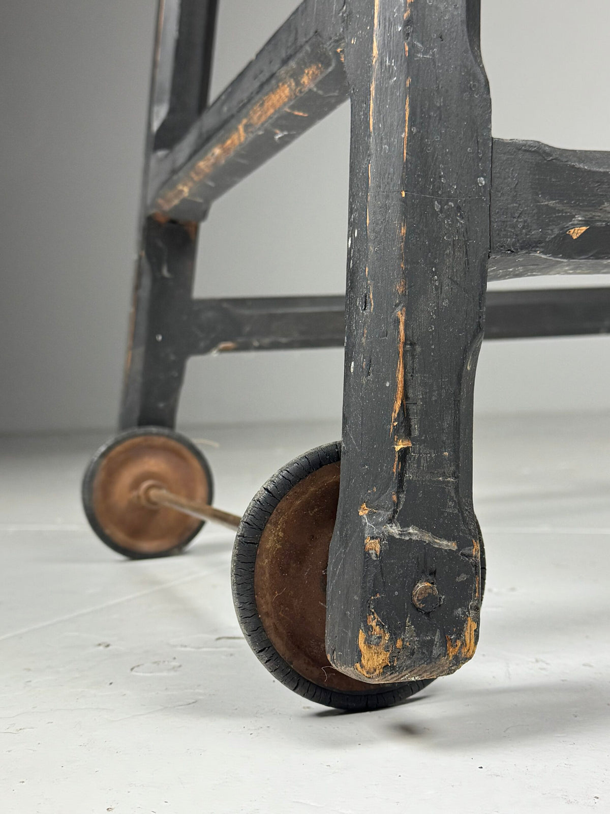 French Black Painted Sculpture Stand on Wheels, Mid to Late 20th Century, photo 6