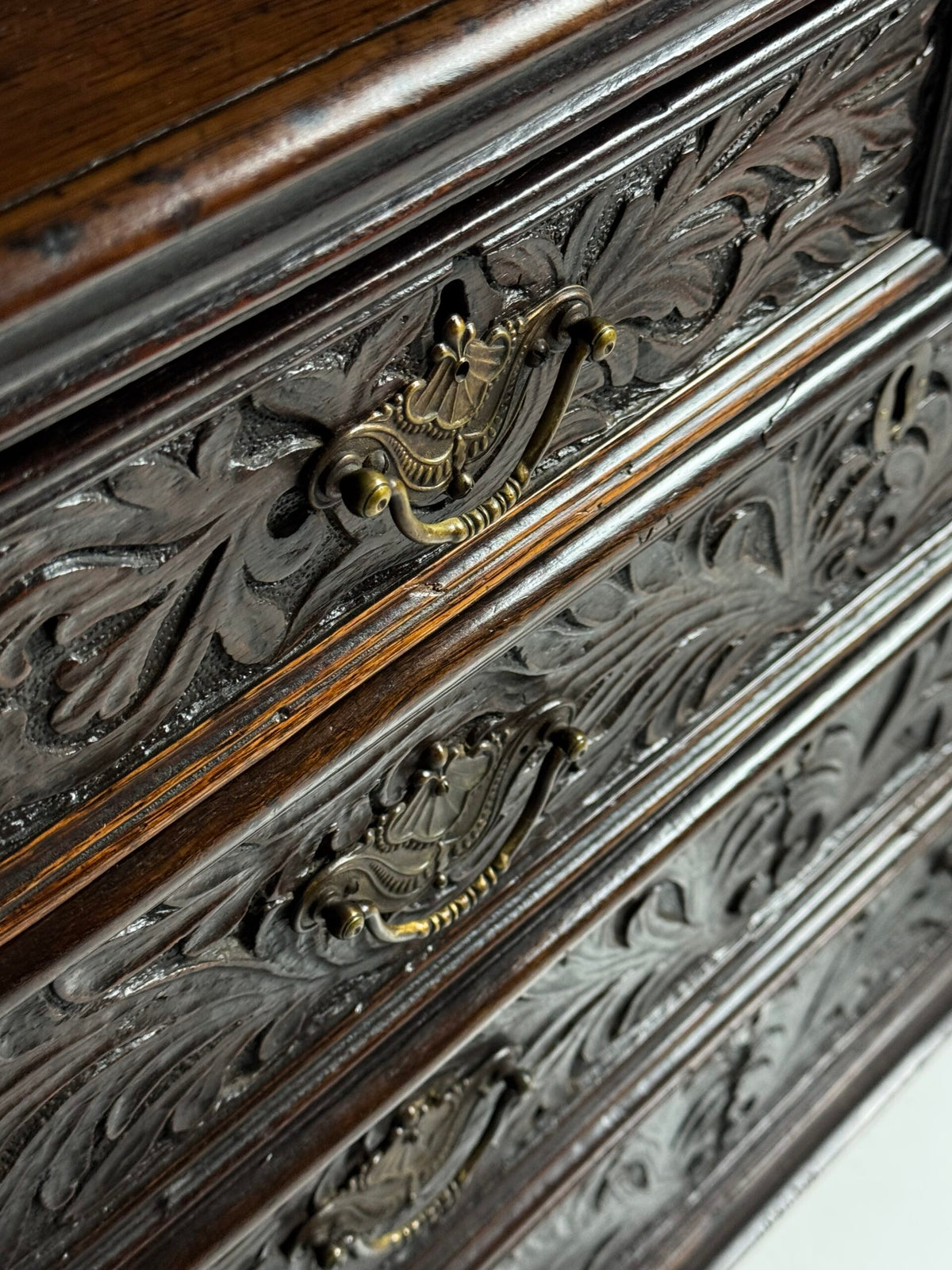 English Oak Chest of Drawers with Carved Front, Early 19th Century, photo 7