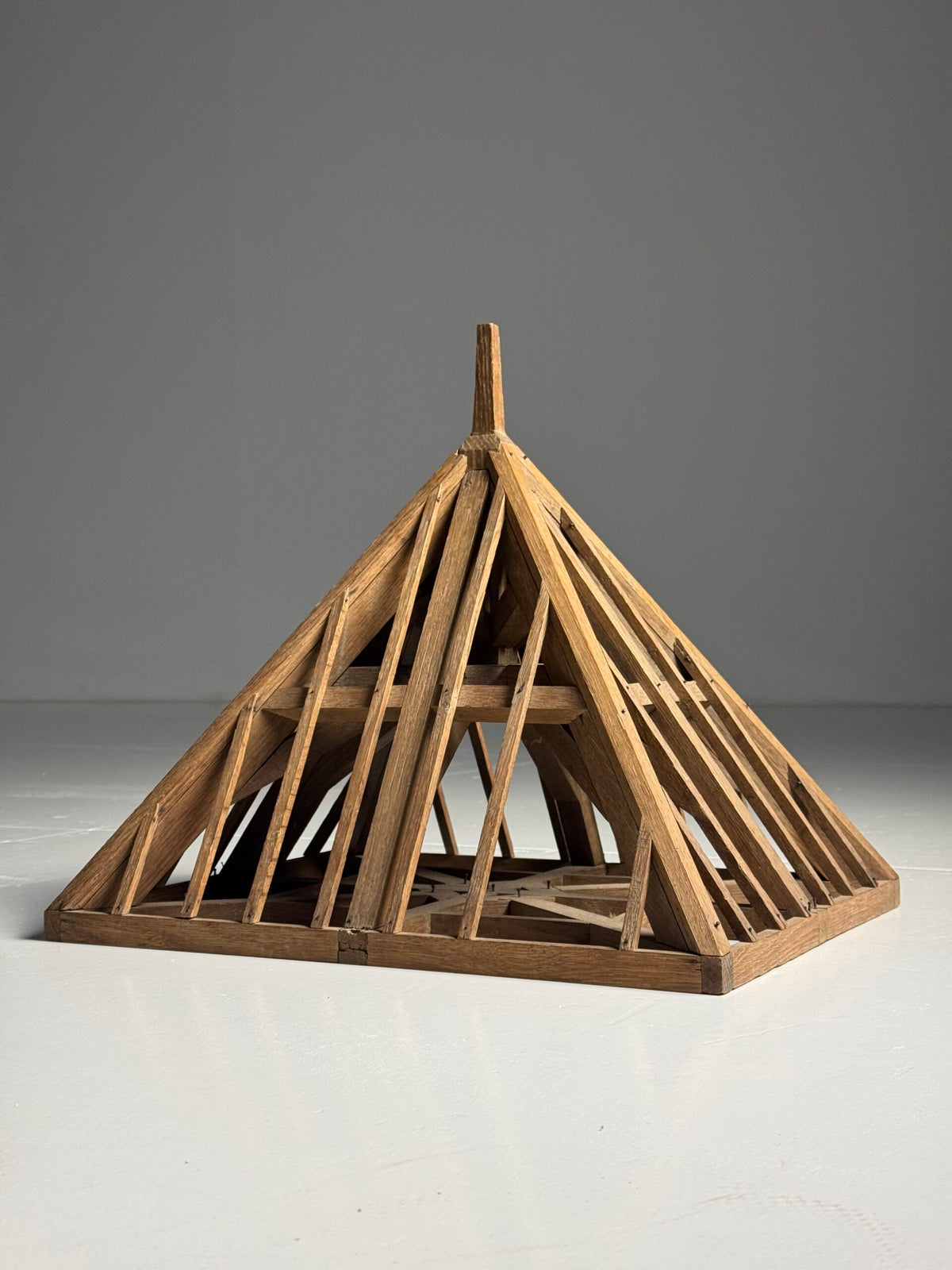 French Oak Piece de Maitrise Roof Model, 20th Century, photo 1