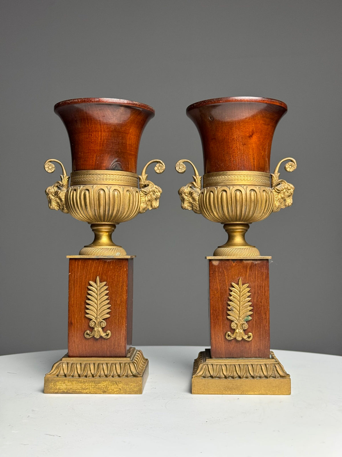 Pair of 19th Century Mahogany Vases with Gilt Bronze Ram's Heads, photo 4