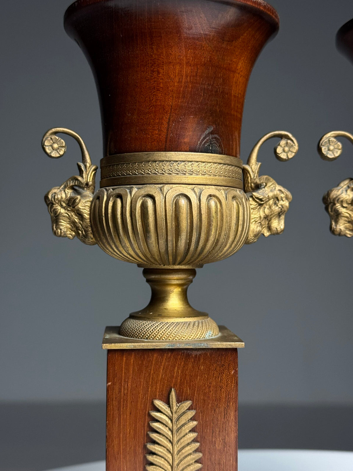 Pair of 19th Century Mahogany Vases with Gilt Bronze Ram's Heads, photo 2