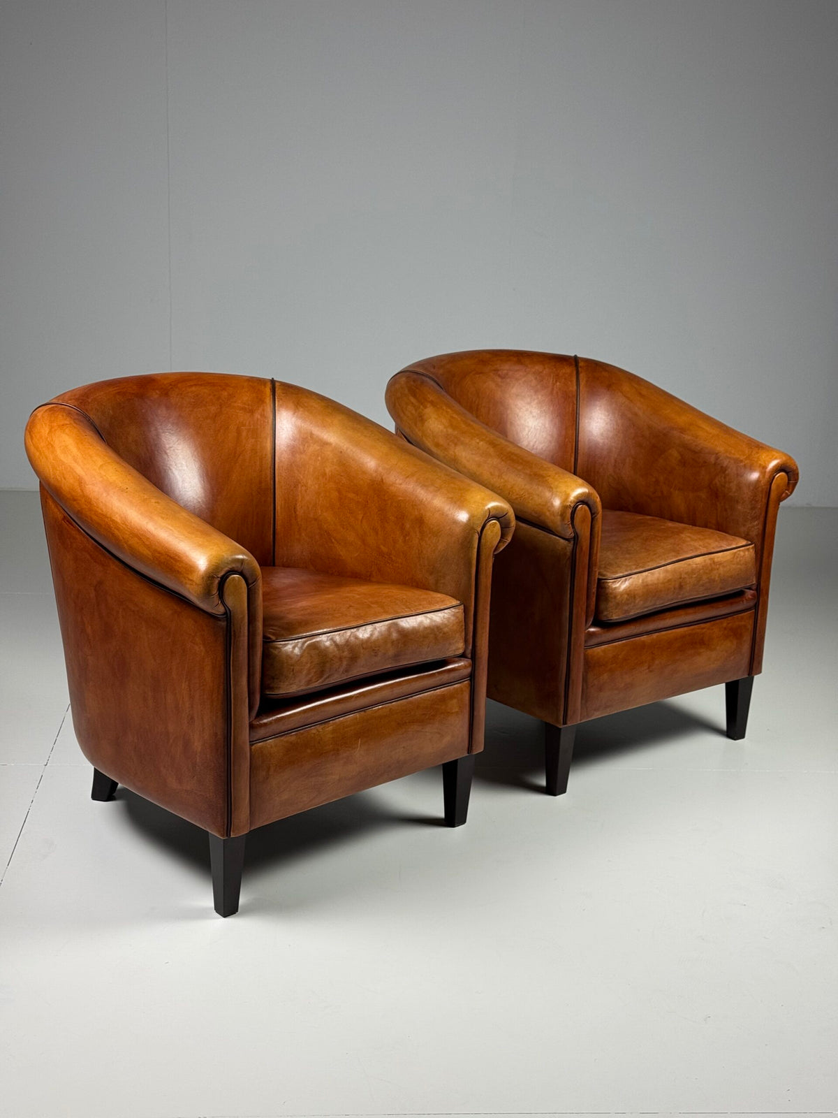 Pair of Sheepskin Club Armchairs in New Condition, photo 14