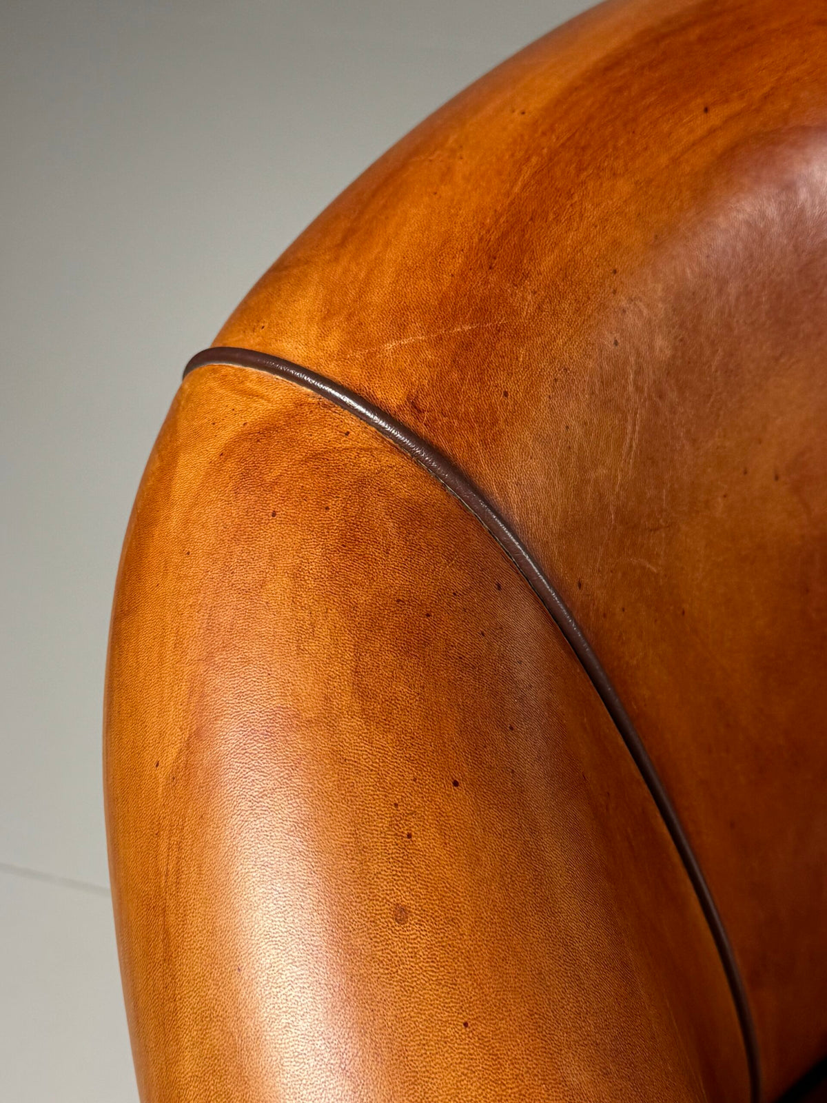 Pair of Sheepskin Club Armchairs in New Condition, photo 17