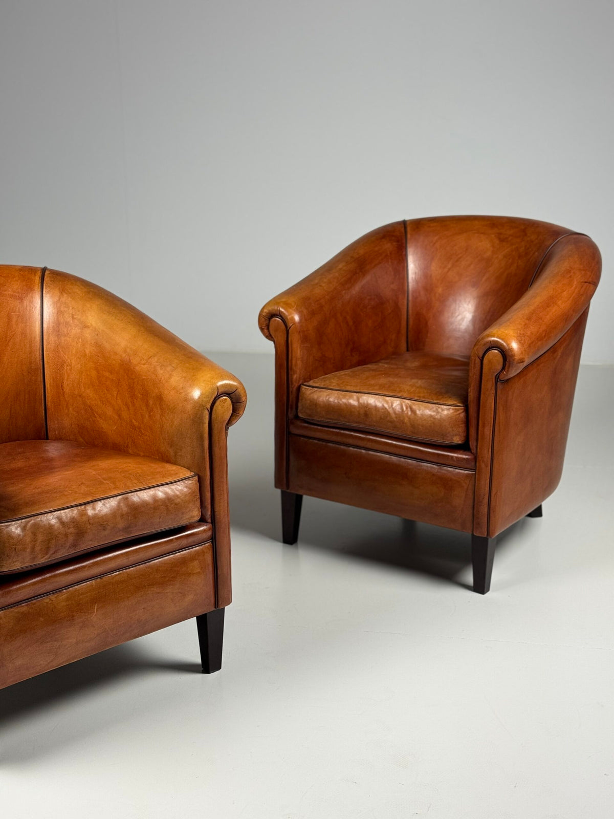 Pair of Sheepskin Club Armchairs in New Condition, photo 8
