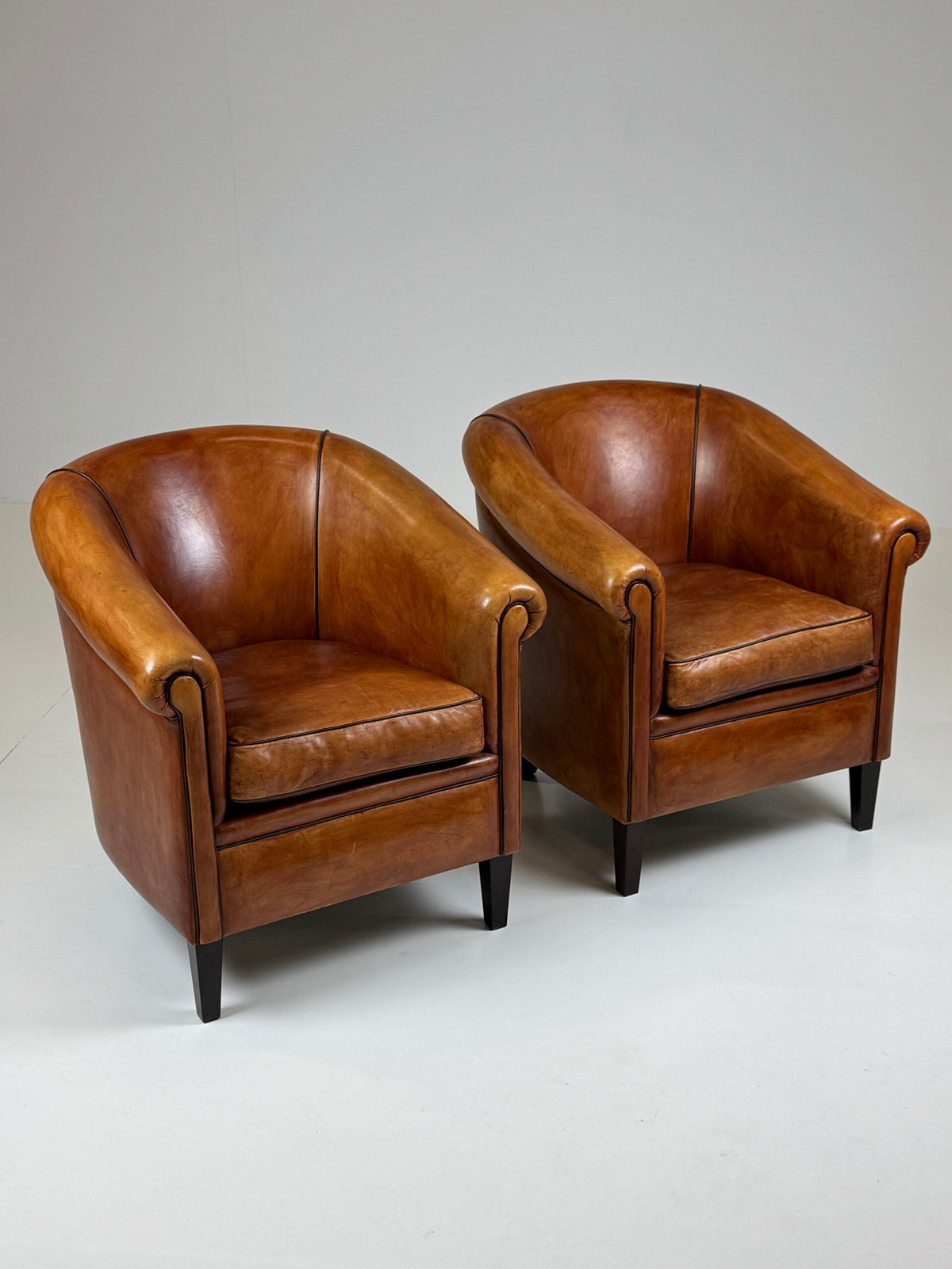 Pair of Sheepskin Club Armchairs in New Condition, photo 19