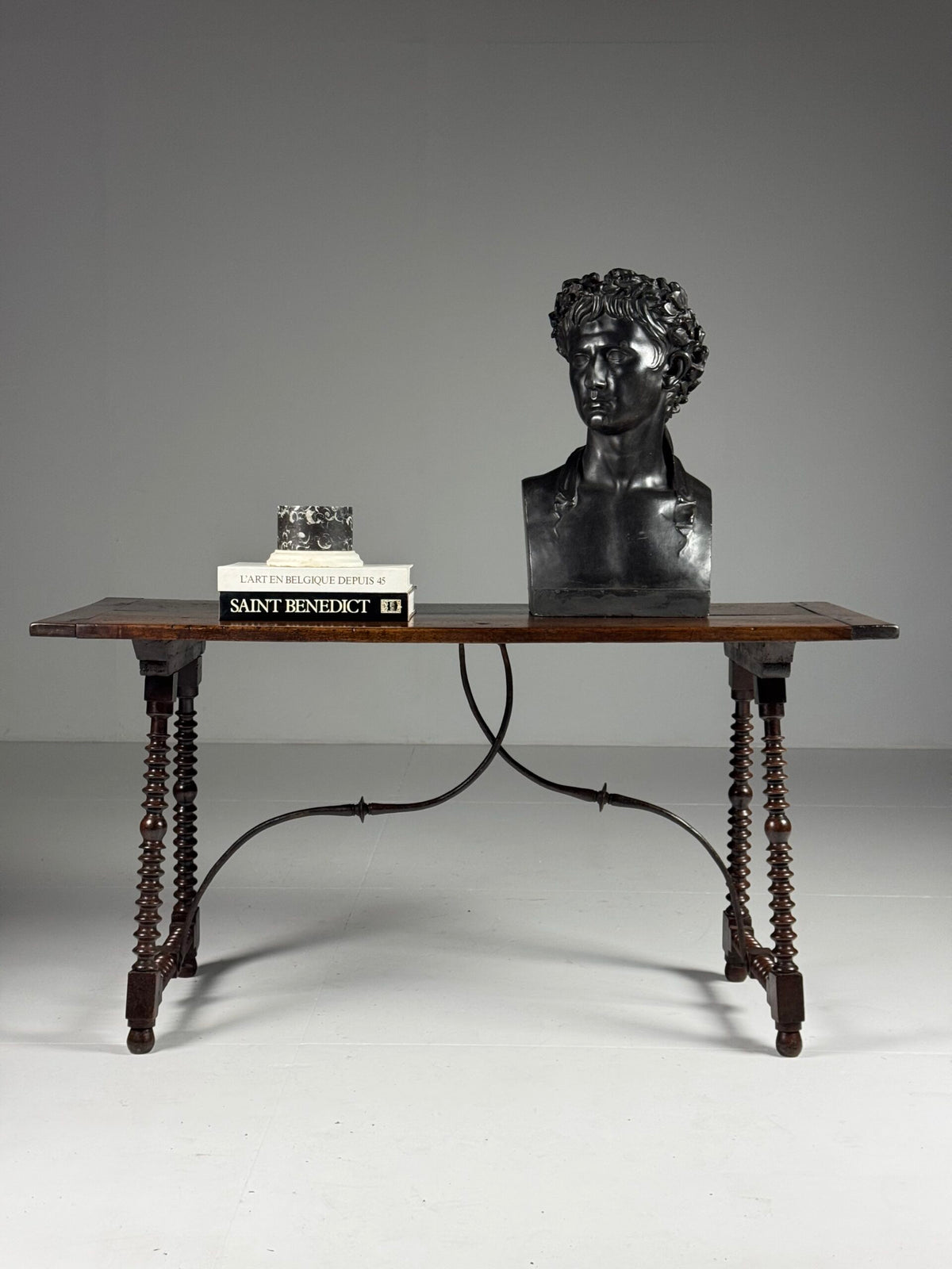 Spanish Walnut Console Table or Writing Table, 18th Century, photo 6