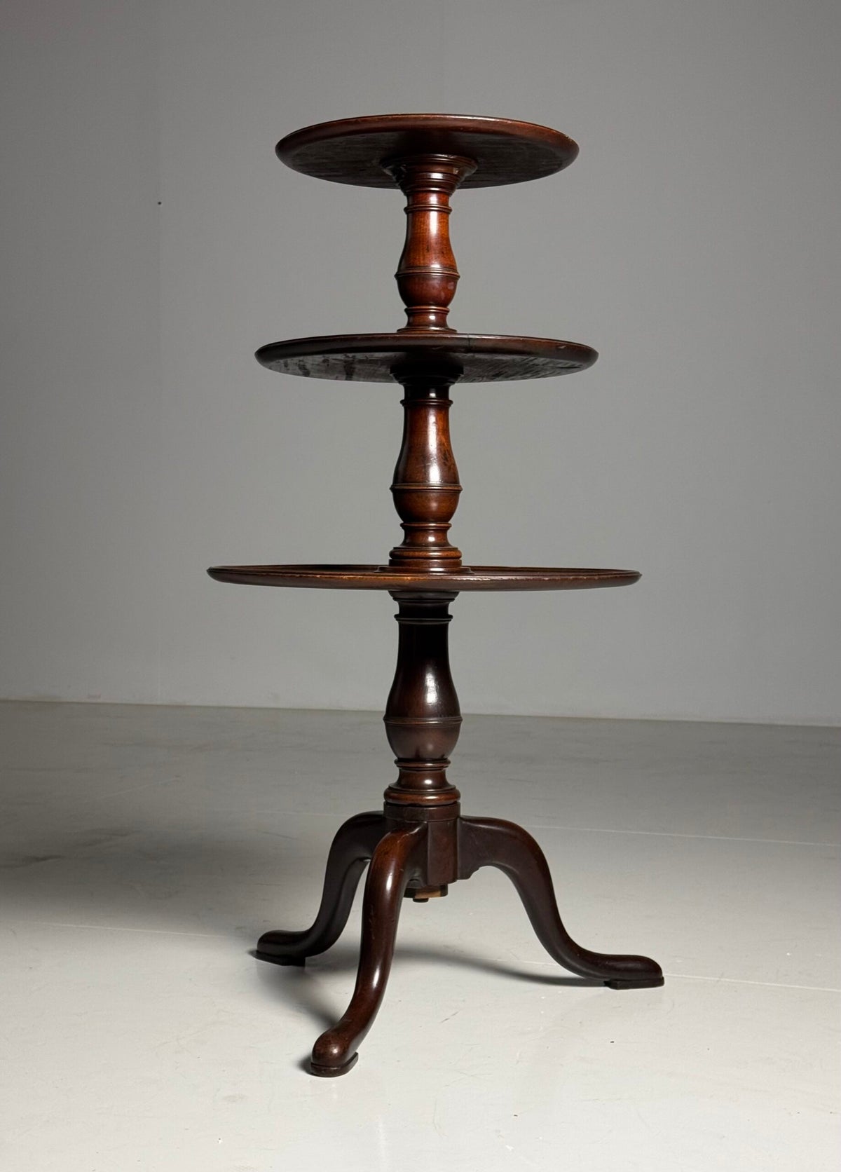 English Tripod Etagere Table, 19th Century, photo 1