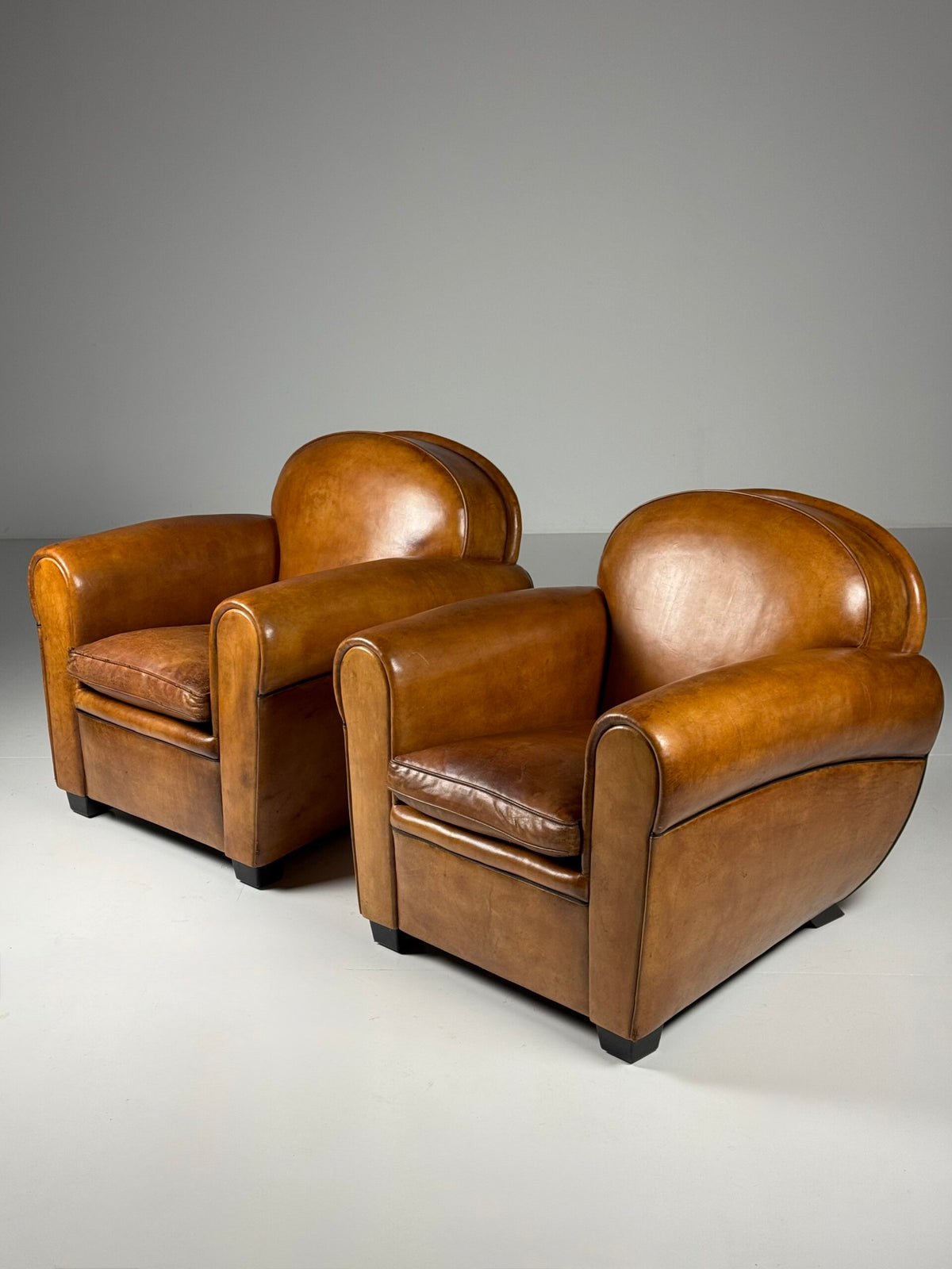 Pair of Bart van Bekhoven Sheepskin Club Chairs, photo 1