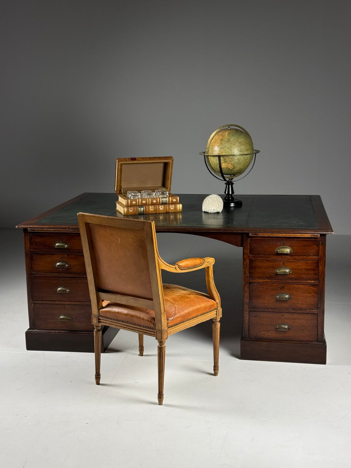 English Partner Desk with Green Leather Top, Mid 20th Century, photo 1