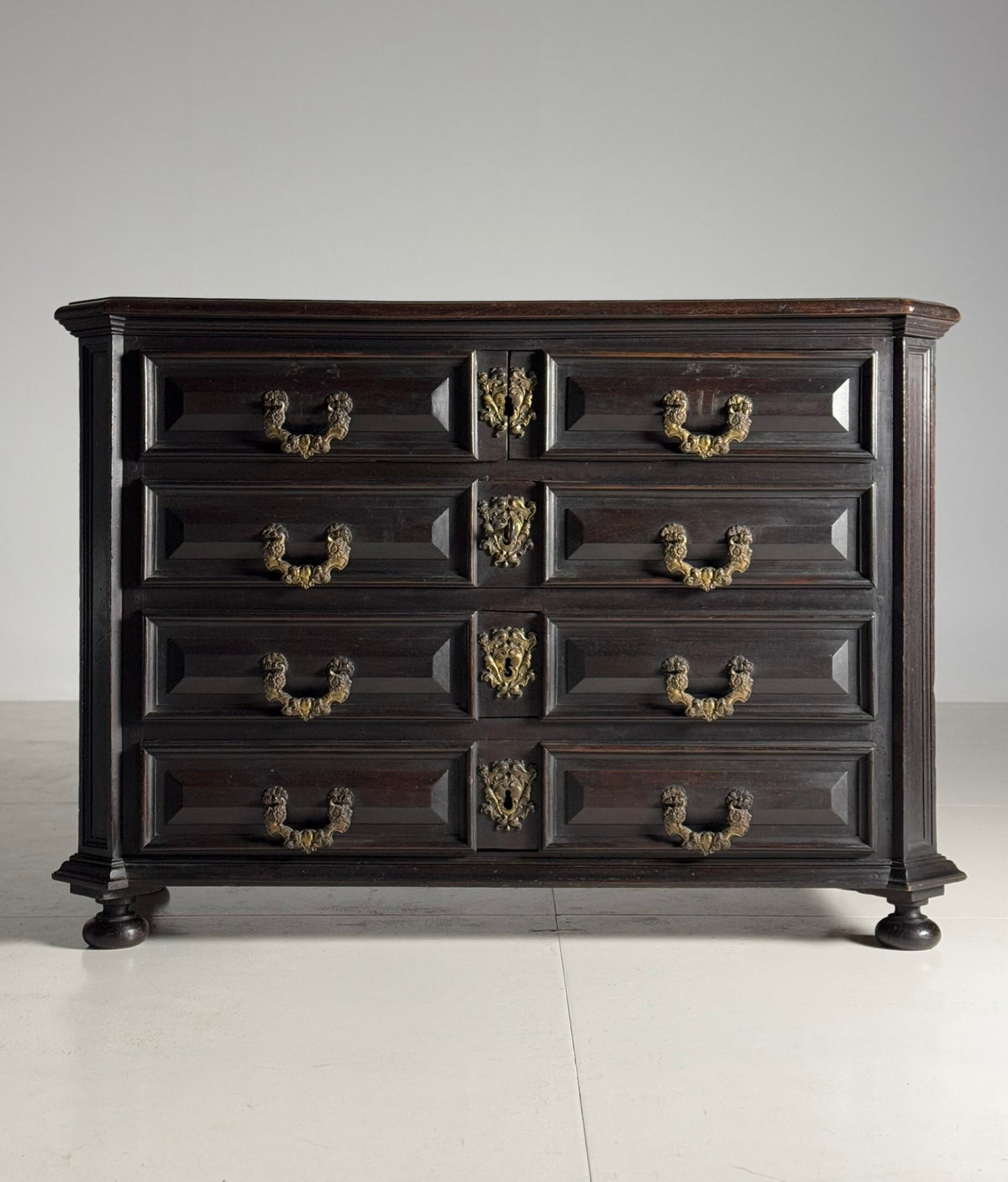 Italian Solid Walnut Commode, 18th Century, photo 1