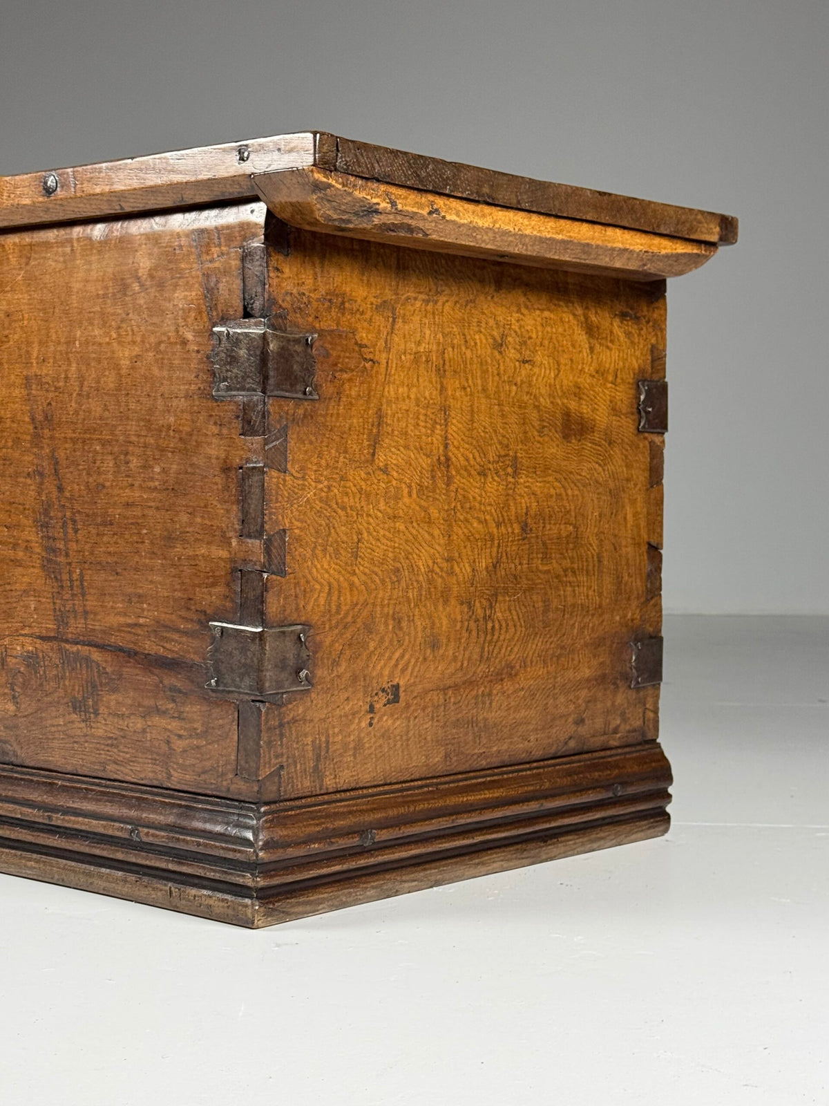 Large Spanish Walnut Chest, 18th Century, photo 29
