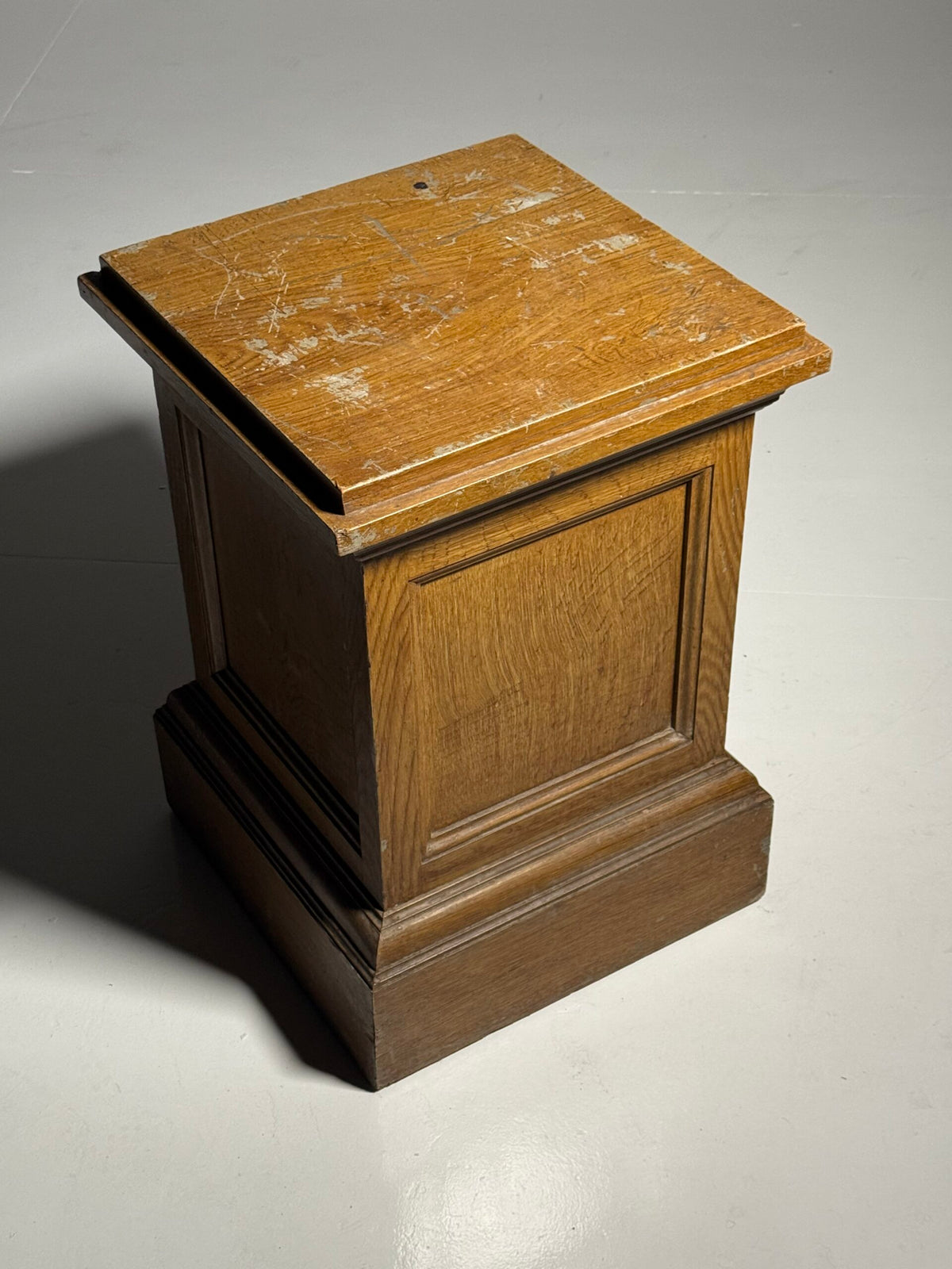Classic Wooden Column Pedestal Painted Faux Bois Oak, 20th Century, photo 2