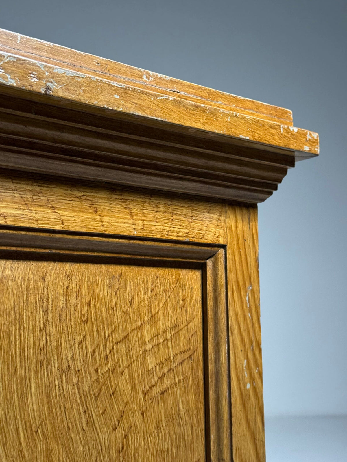 Classic Wooden Column Pedestal Painted Faux Bois Oak, 20th Century, photo 4