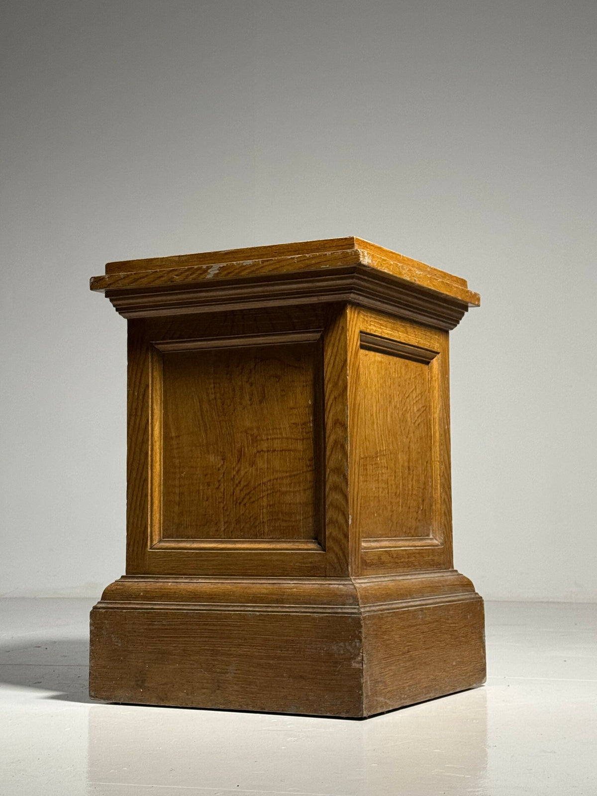 Classic Wooden Column Pedestal Painted Faux Bois Oak, 20th Century, photo 6