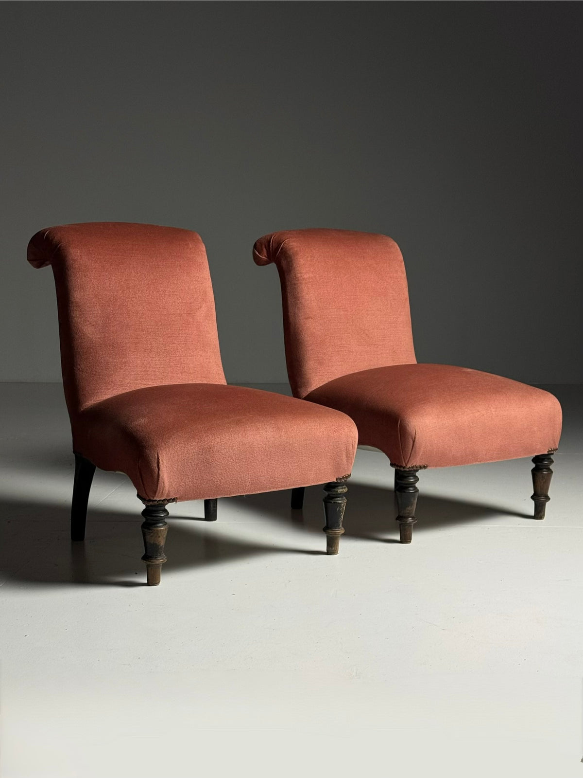 Pair of French Napoleon III Slipper Chairs in Pink Velvet, photo 1
