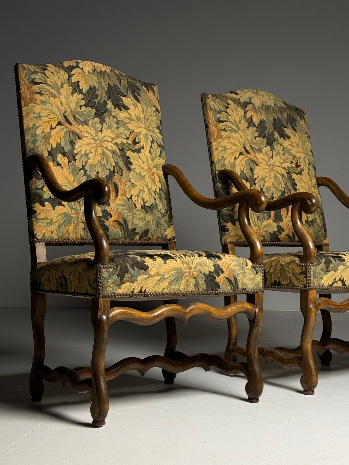 Pair of Os de Mouton Armchairs in Oudenaarde Tapestry Style, photo 1