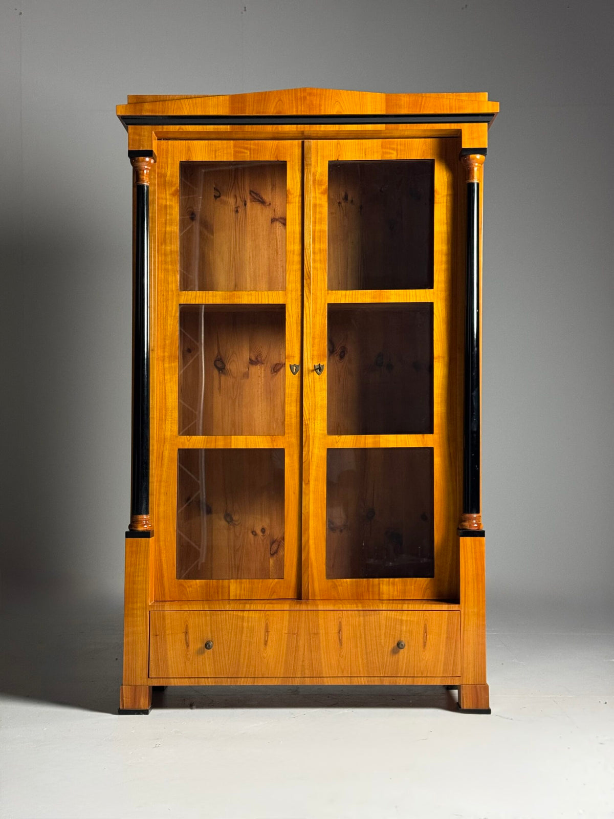 German Biedermeier Display Cabinet in Cherry Veneer, 19th Century, photo 1