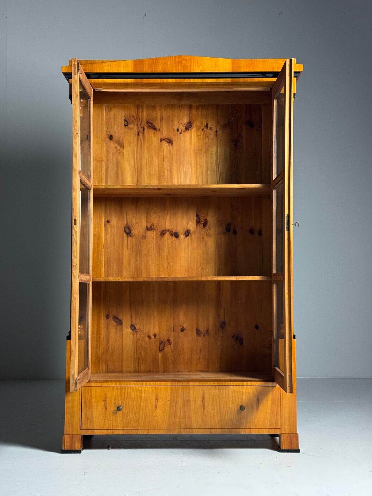 German Biedermeier Display Cabinet in Cherry Veneer, 19th Century, photo 11