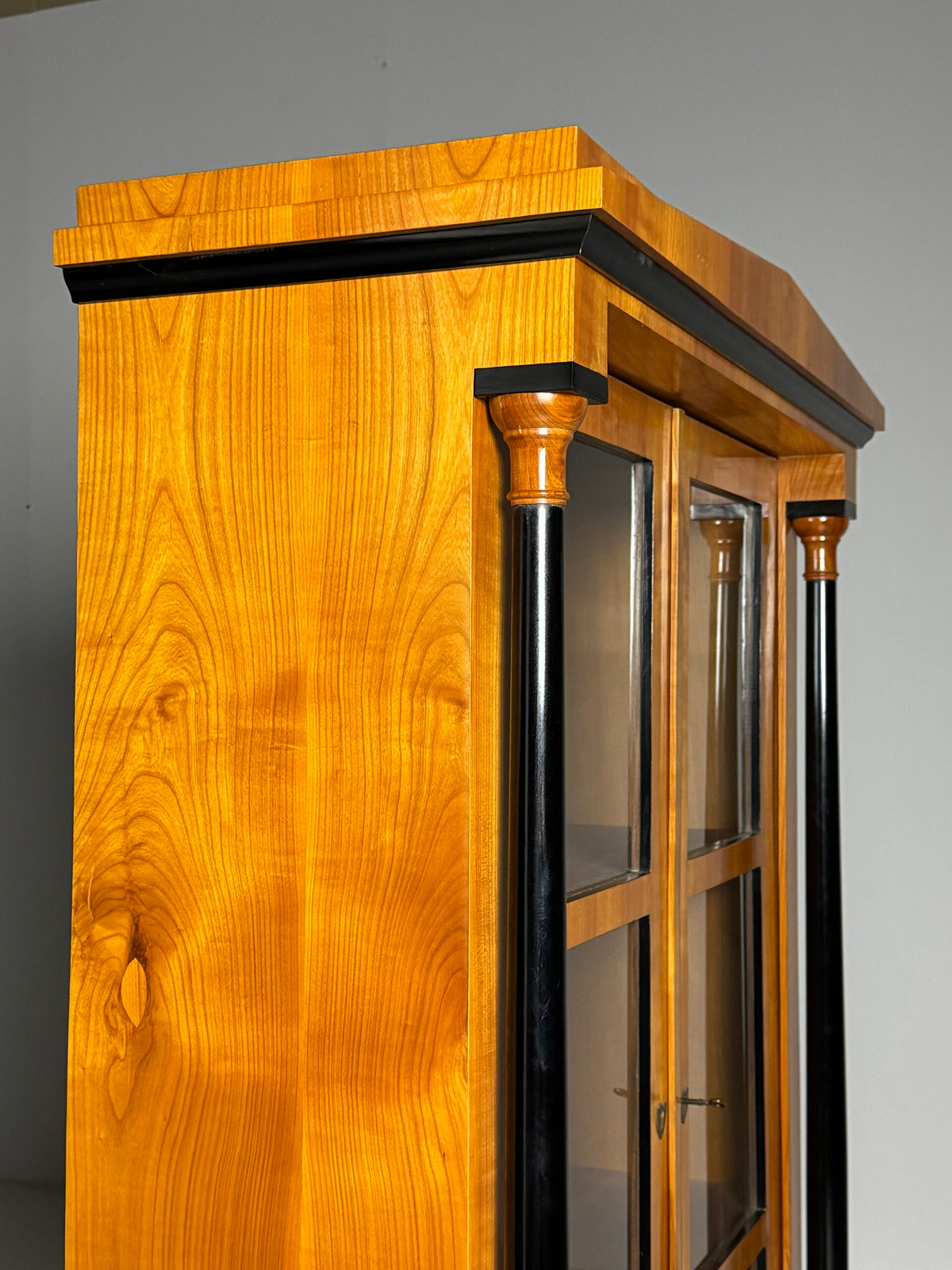 German Biedermeier Display Cabinet in Cherry Veneer, 19th Century, photo 4