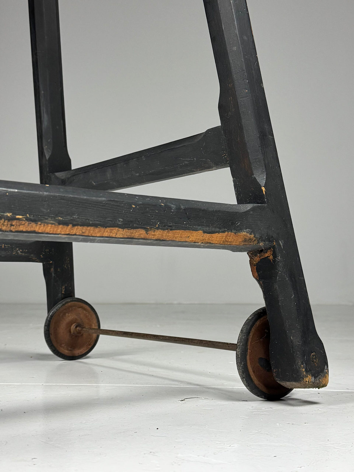 French Black Painted Sculpture Stand on Wheels, Mid to Late 20th Century, photo 5